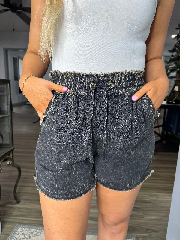 Mineral wash linen shorts- black